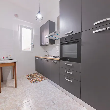 Lucy's Flat - Apartment