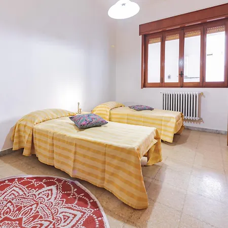 Lucy's Flat - * Melendugno