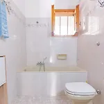 Lucy's Flat - מלנדוניו