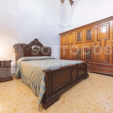 Lucy's Flat - * Melendugno